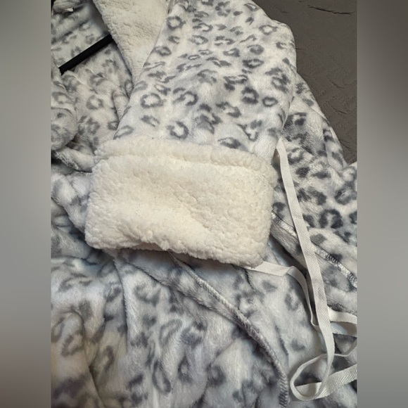 Sonoma Plush Leopard Women’s Bathrobe L NWT - Picture 10 of 11